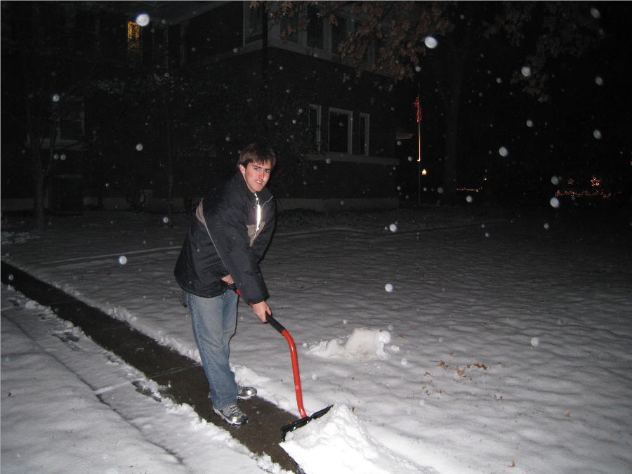 [George+shovels+snow+12-06-07+email+size.jpg]