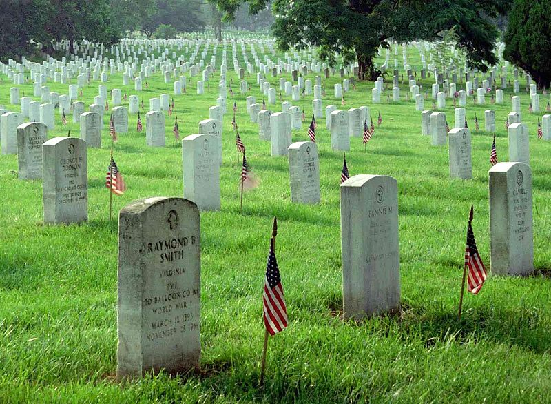 [800px-Memorial_Day_at_Arlington_National_Cemetery.jpg]