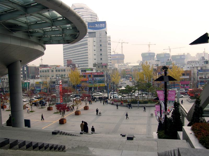 [Yongsan+Station+Plaza+(Medium).jpg]