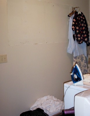 [laundry+room+wall+before+web.jpg]