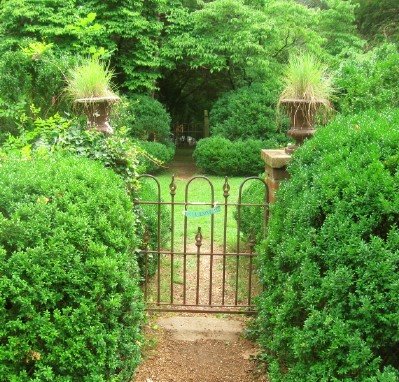 [garden-gate-travellers-rest-plantation-nashville-tn.jpg]