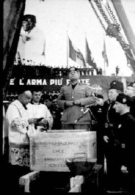 [Mussolini+inaugura+Cinecitta.jpg]