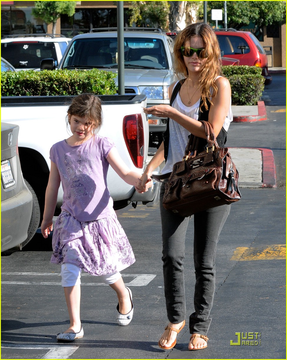 [RachelBilson.is+spotted+with+her+younger+sister,+Hattie,+after+getting+drenched+in+water+in+LA22.07.08(justjared).JPG]
