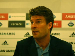 [300px-Micheal_Laudrup.jpg]