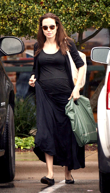 [Pregnant+Angelina+Jolie+6.jpg]