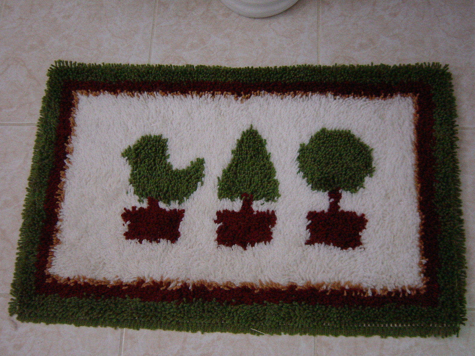 [topiary+batth+rug.JPG]