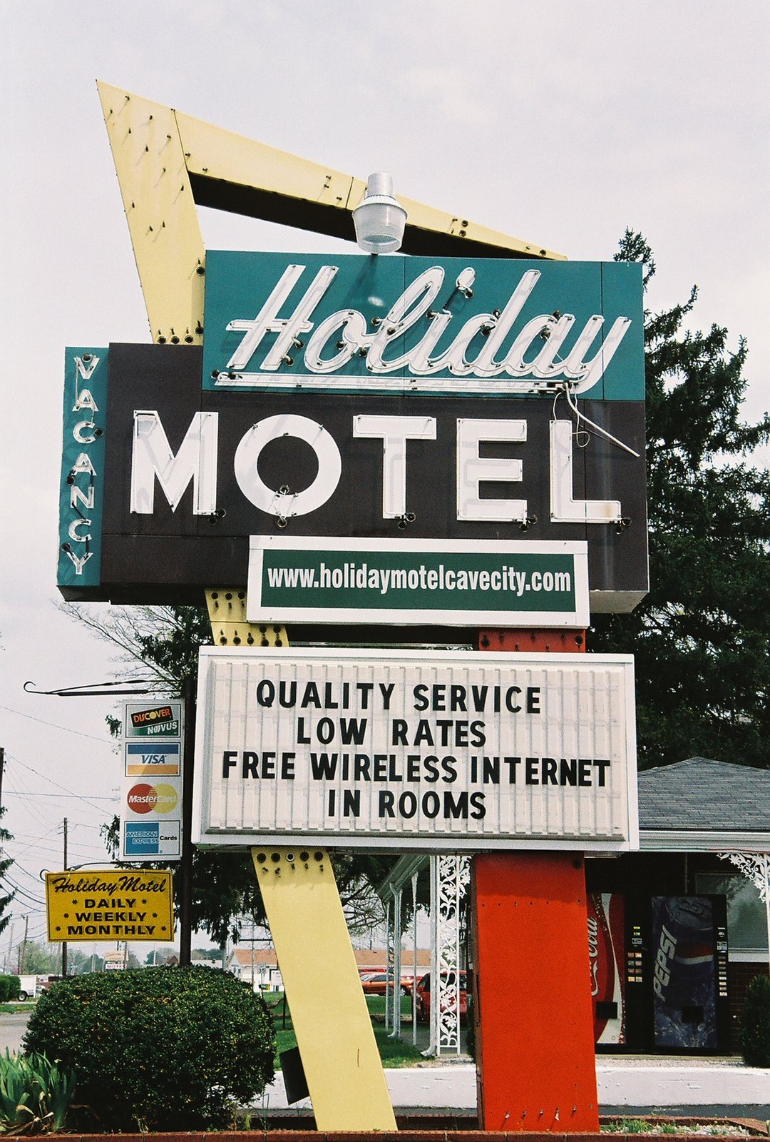 [Chillin+at+the+Holiday+Motel.JPG]