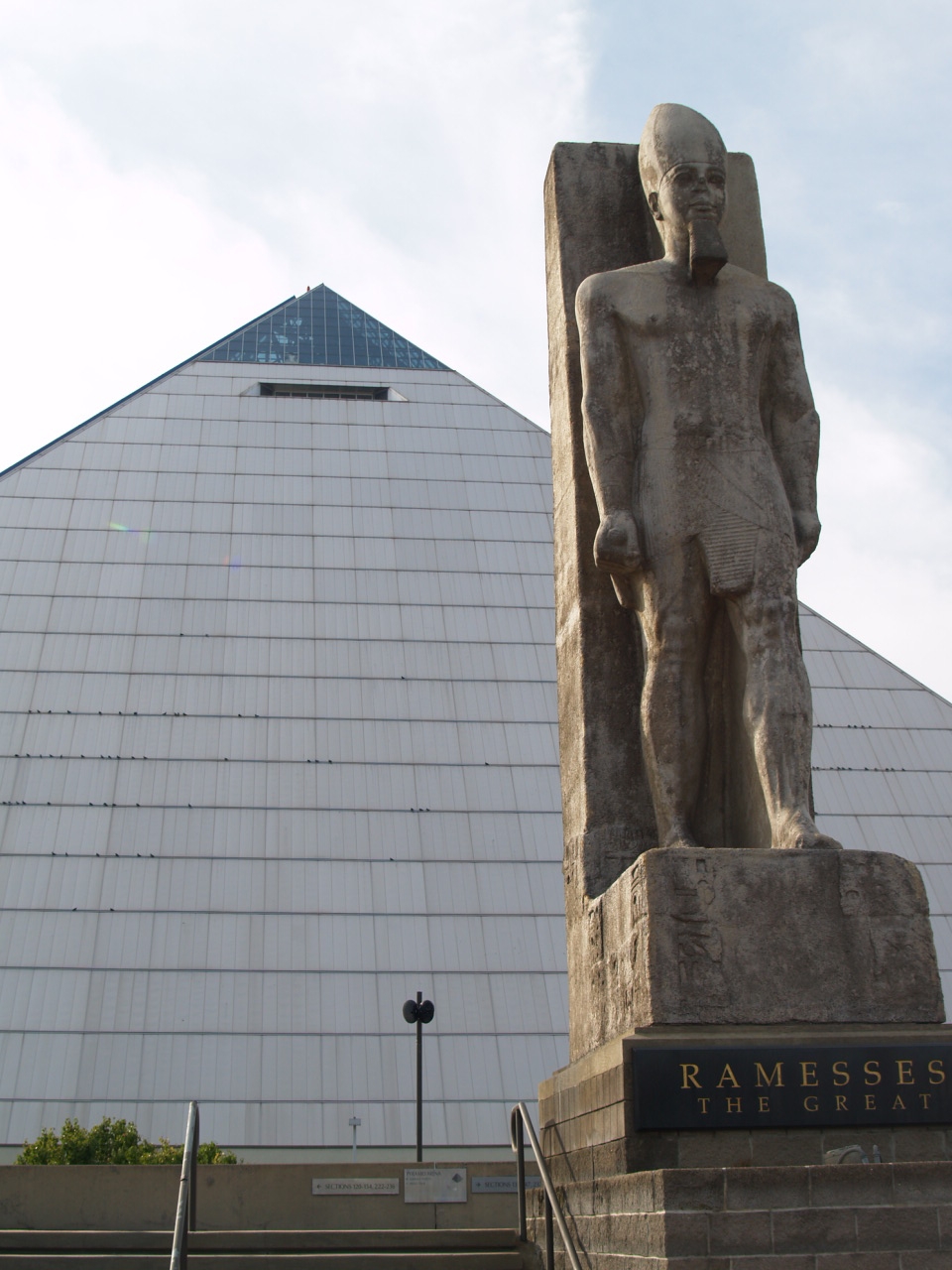 [The+Pyramid+and+Ramesses.JPG]