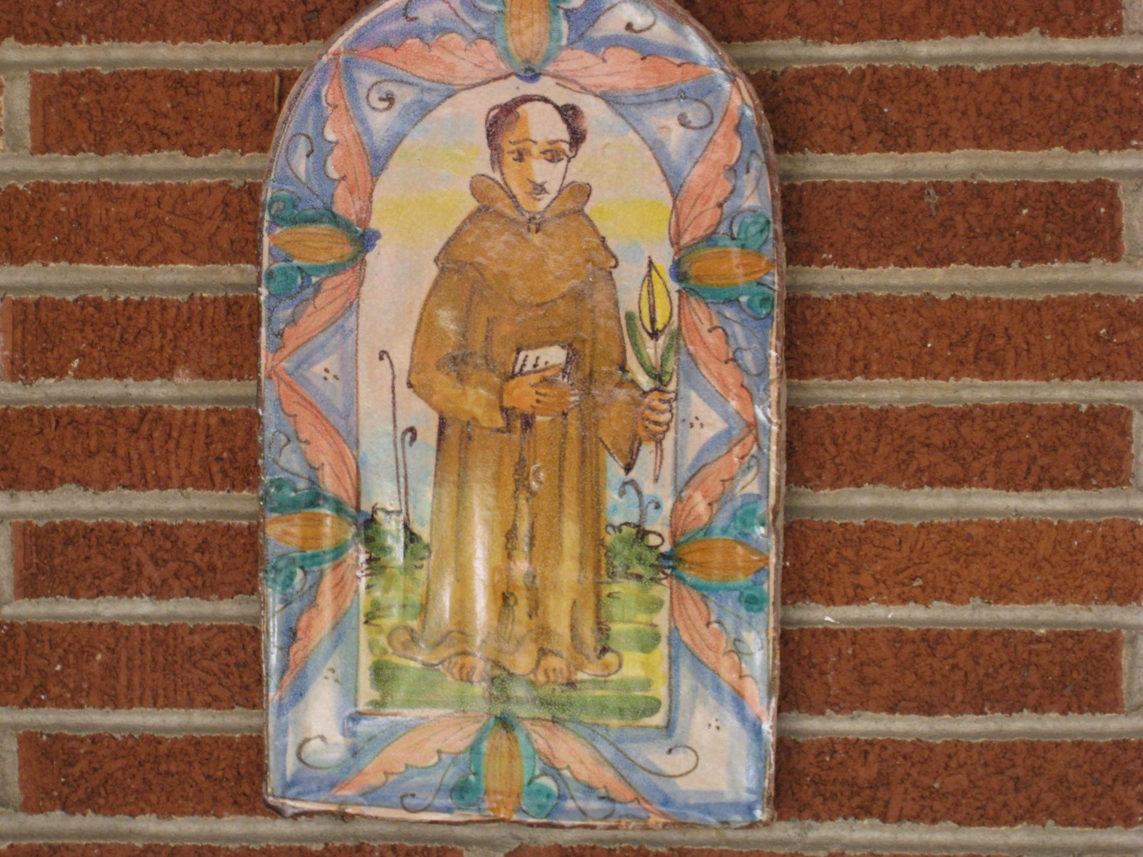 [21_Saint+Francis+watches+over+the+courtyard.jpg]