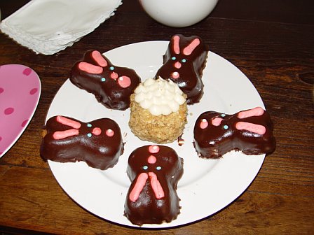 [bunnie+cakes.jpg]
