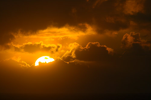 [stormy-sunset-ocean.jpg]
