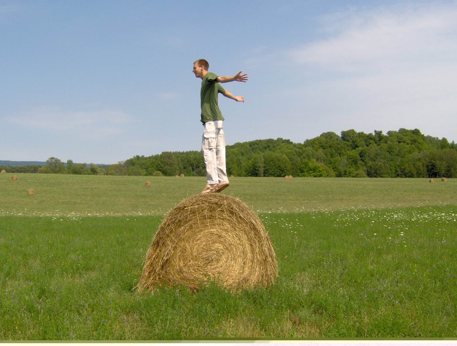 [jacob+can+fly+with+the+help+of+hay!.JPG]