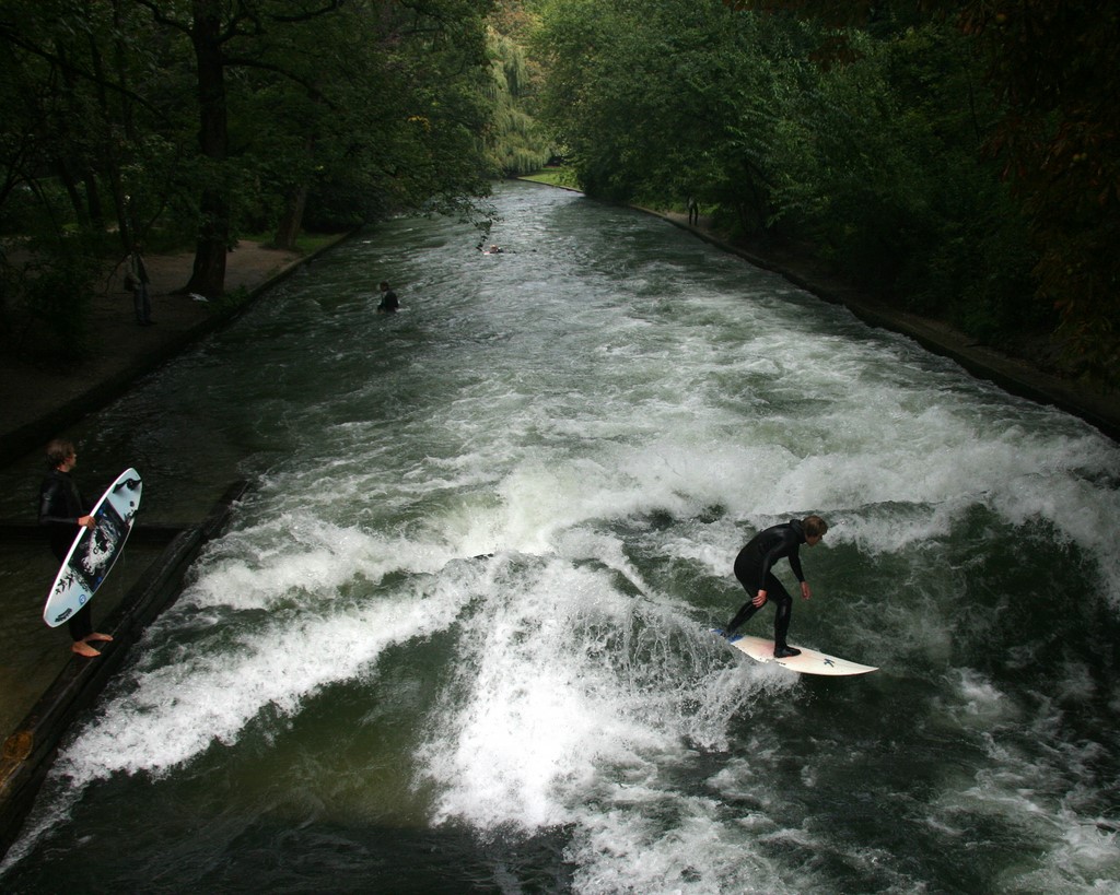 [Surfing+the+Isar+River.JPG]