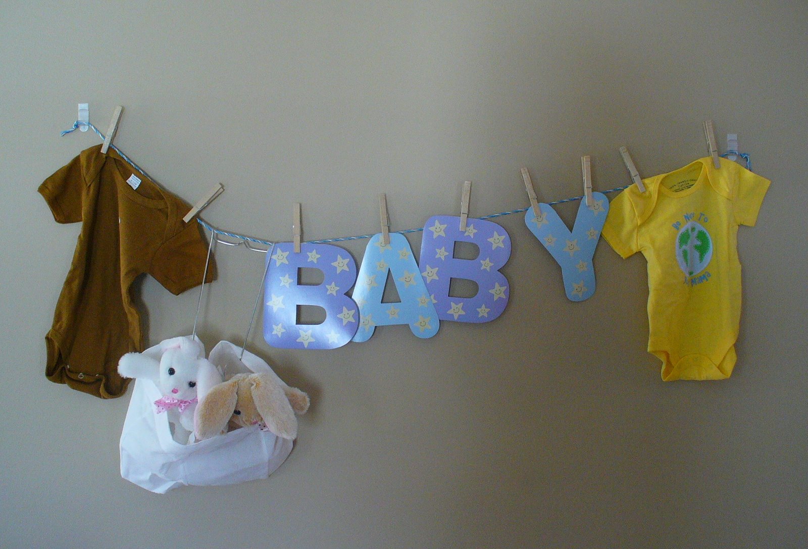 [baby+shower+clothes+line.jpg]