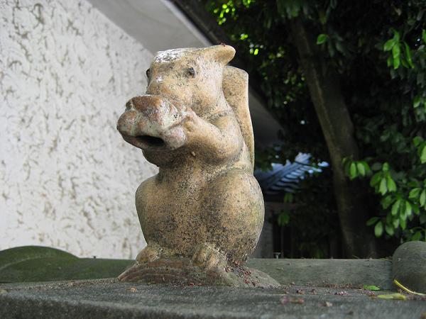 [02+Squirrel+Statue.jpg]