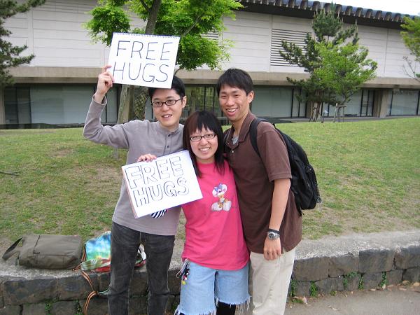 [06+Nara+Free+Hugs.jpg]