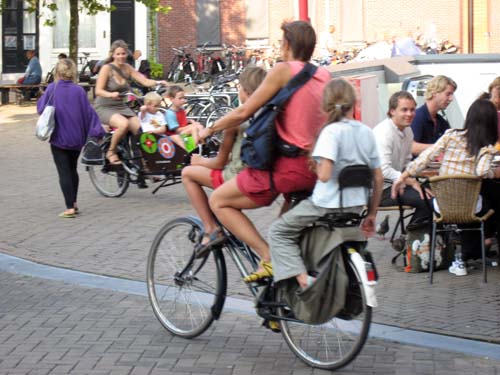 [amsterdam_bicycle_many.jpg]