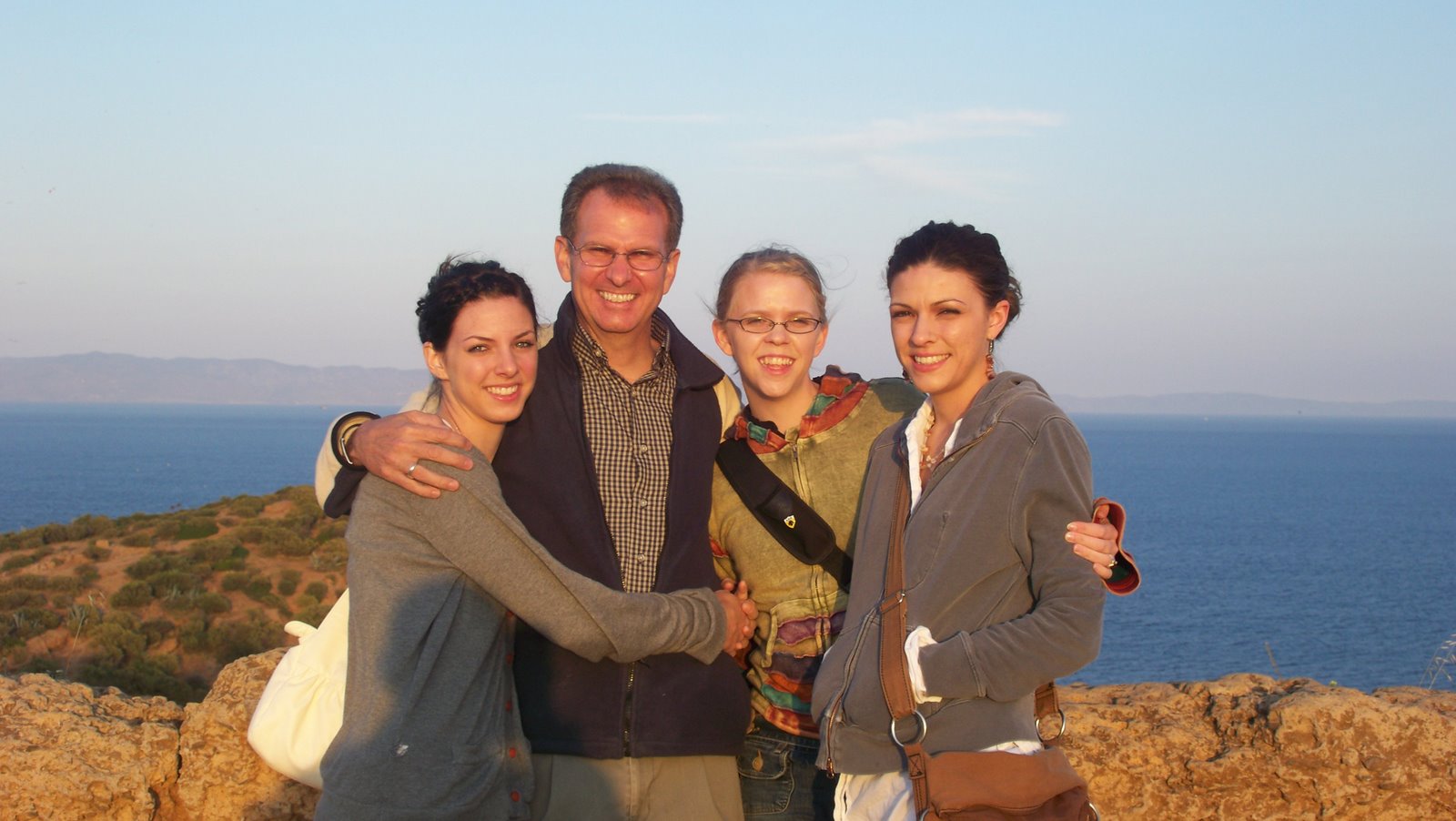 [Dad+and+Girls+at+Sounio.jpg]