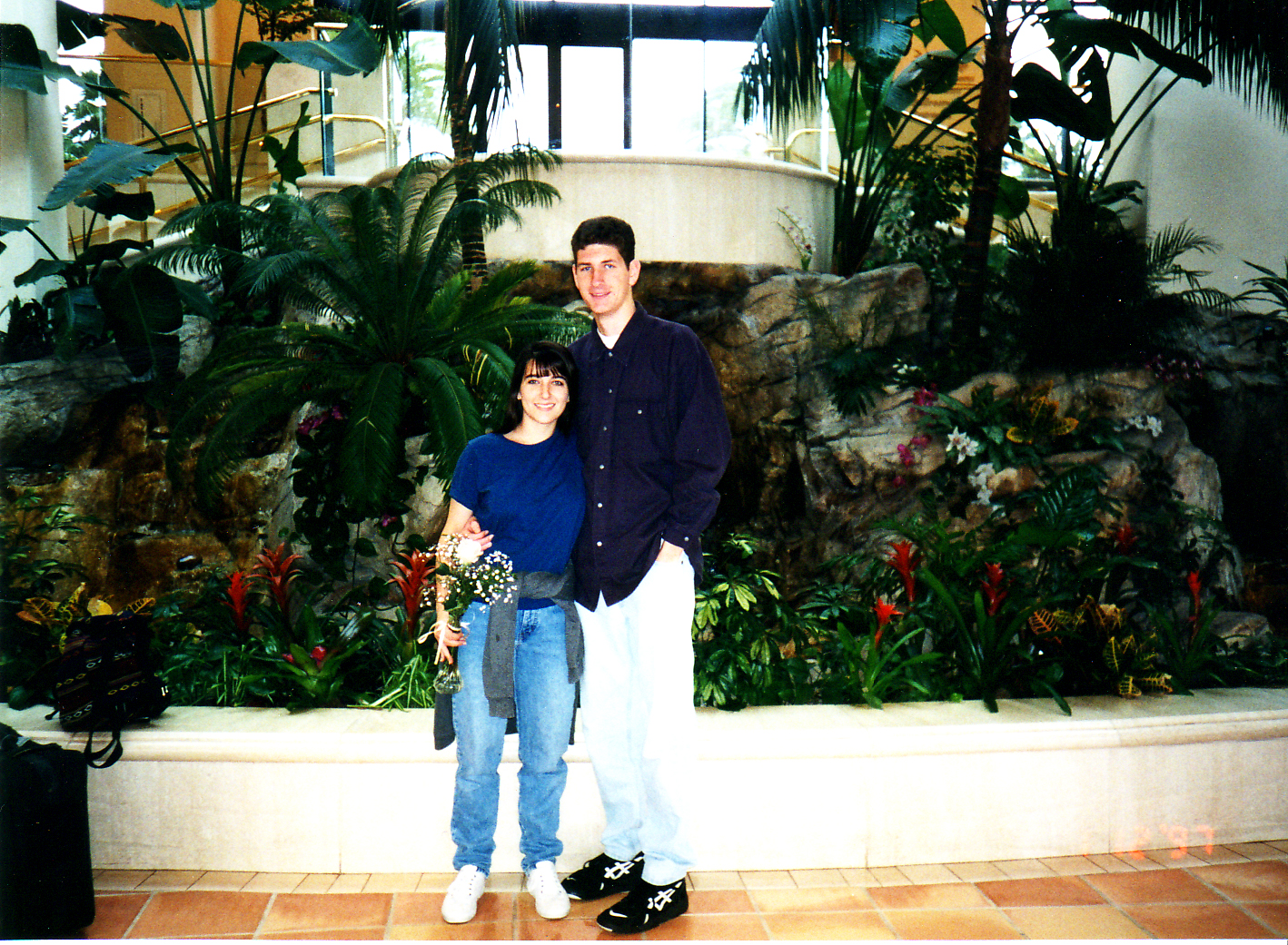 [jeff+and+wendy+at+hilton+fountain+1997.jpg]