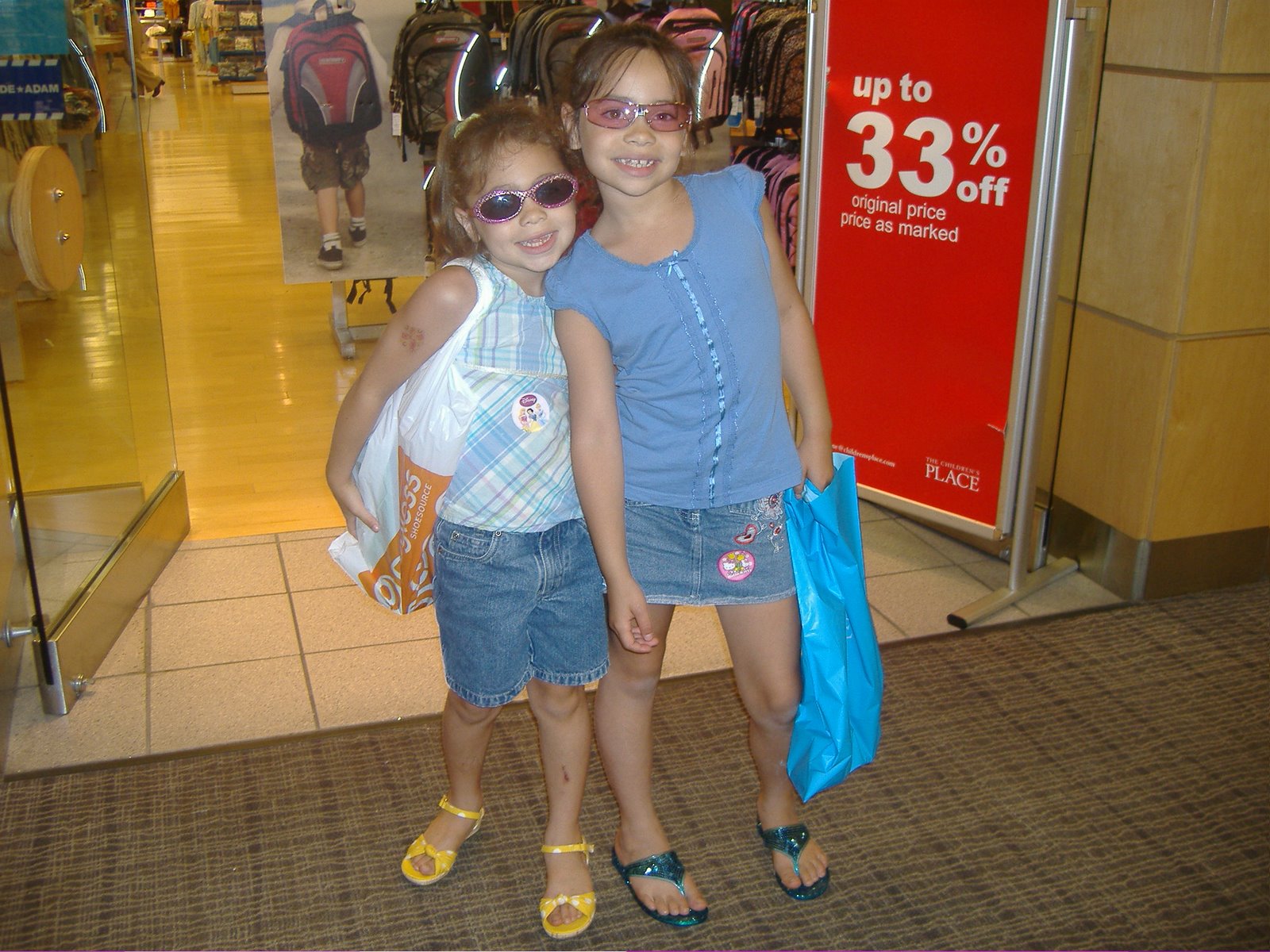 [Girlie+Girls+Shopping+Trip+-+after+shoes,+new+sunglasses!.JPG]