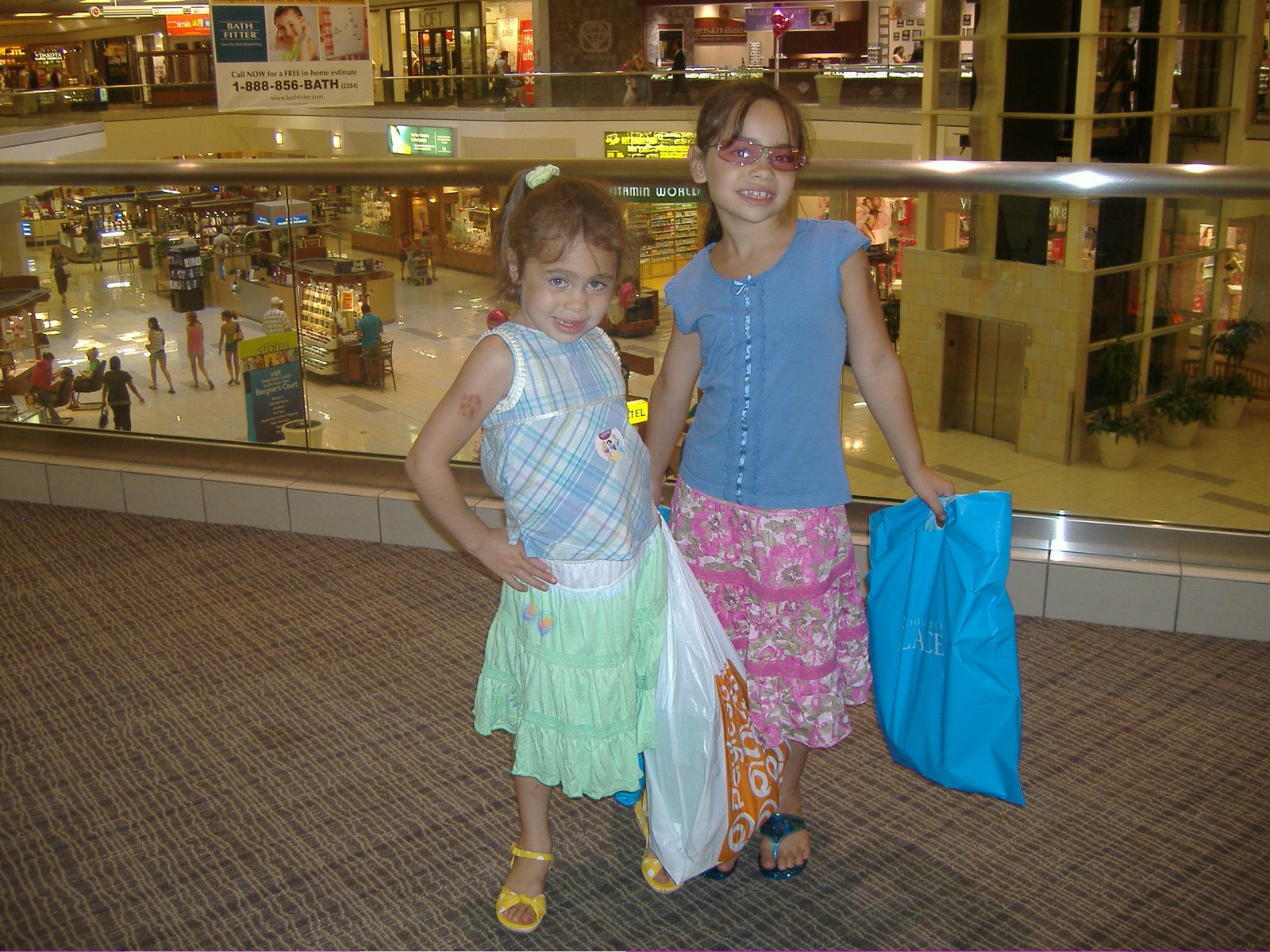 [Girlie+Girls+Shopping+Trip+-+after+shoes,+after+sunglasses,+new+skirts!.JPG]