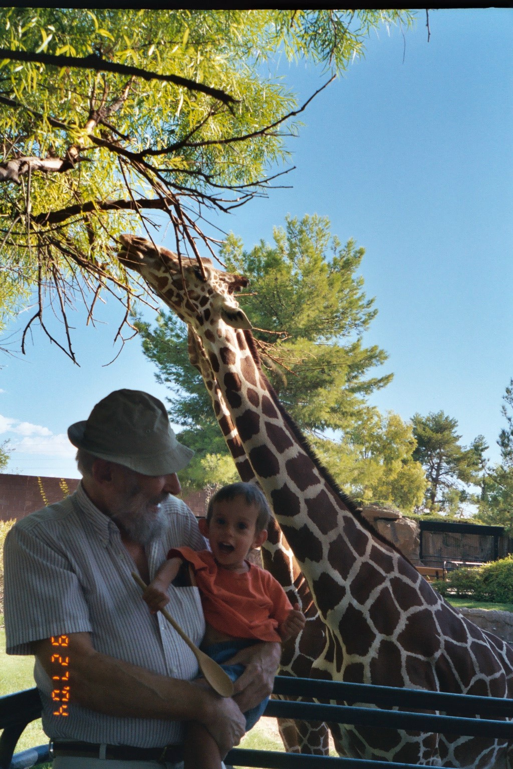 [Dad+Eli+Giraffe.jpg]