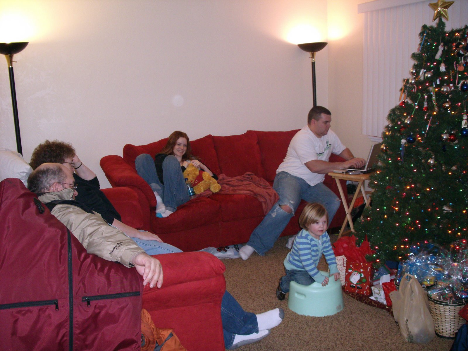 [Family+Christmas+Party.jpg]