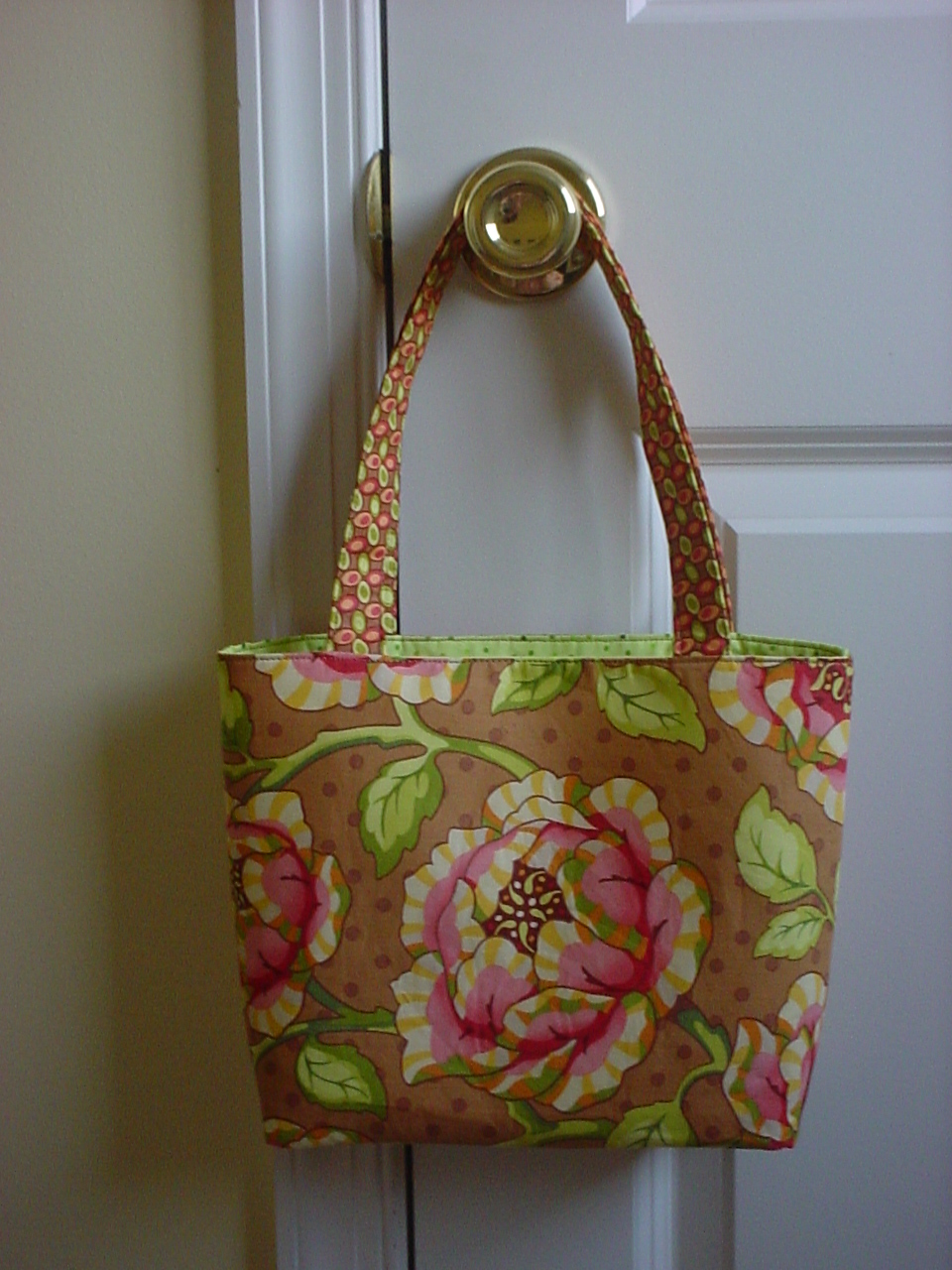 [brown+pink+and+green+purse+002.jpg]