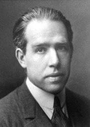[180px-Niels_Bohr.jpg]