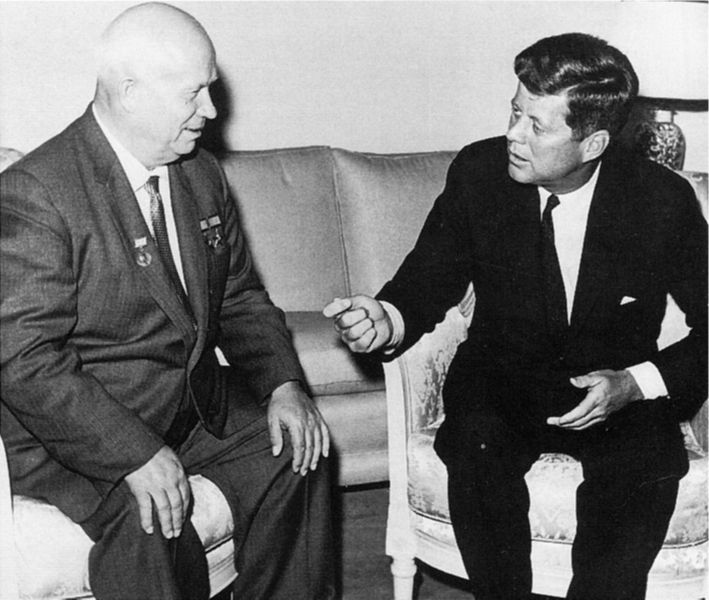 [709px-John_Kennedy,_Nikita_Khrushchev_1961.jpg]