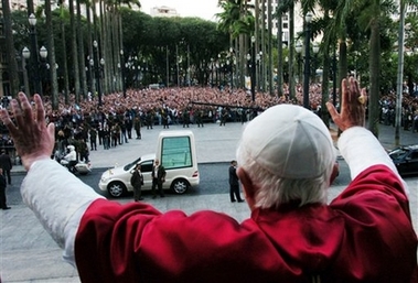 [Pope+Benedict+XVI+meets+Brazilian+Cardinals+3.jpg]
