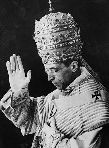 [Pope+Pius+XII+(17).jpg]