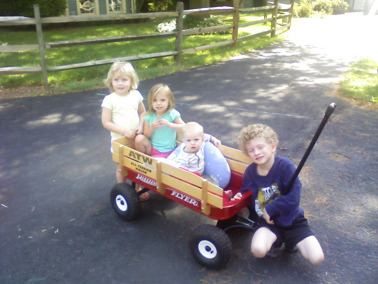 [kids+in+wagon.jpg]