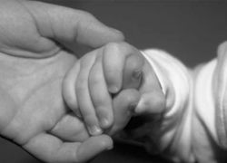 [baby+mommy+holding+hands.jpg]