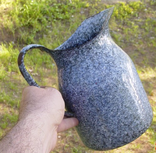 [blue+enamelware+pitcher.jpg]