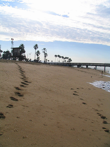 [Beach+footprints.jpg]