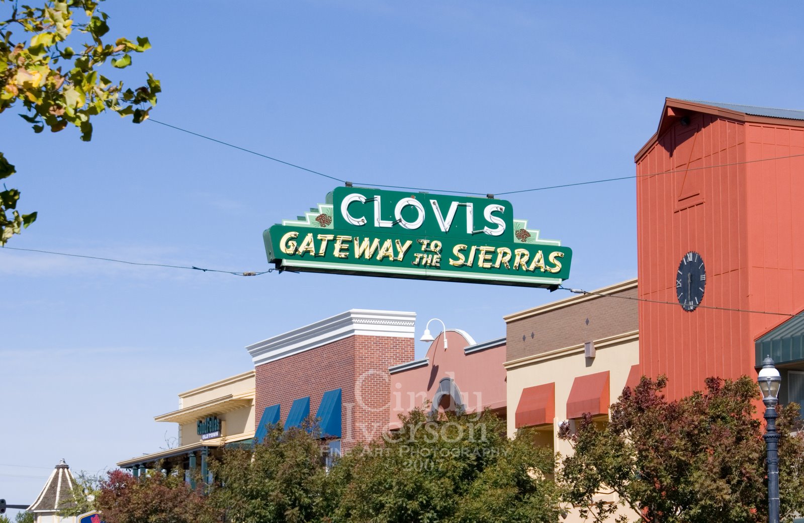 [Clovis+sign.jpg]