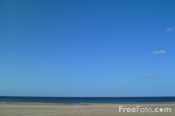 [15_64_4---The-Beach--Bamburgh--Northumberland_web.jpg]