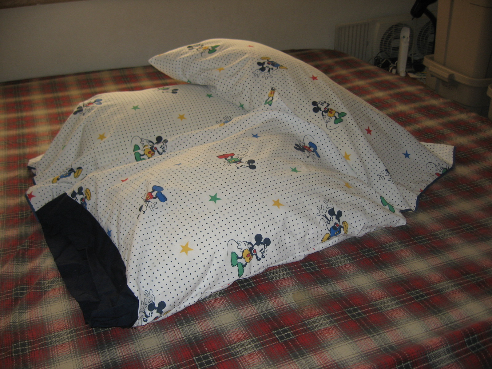 [Mickey+pillowcases+from+leftovers.JPG]