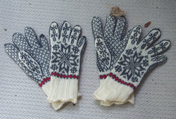 [norwegian+gloves.jpg]