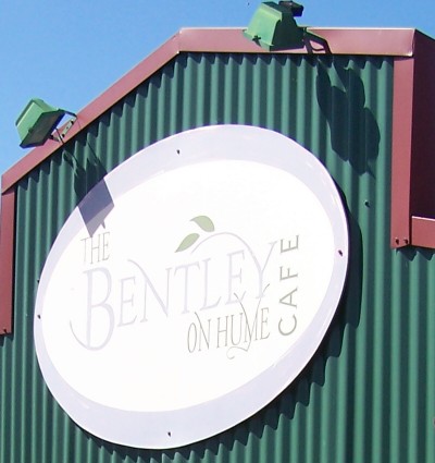 [Bentley+Cafe+-+061226+sign.jpg]