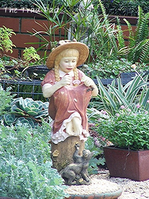 [Little+girl+statue+in+garden+2+-+Clow+Avenue.jpg]