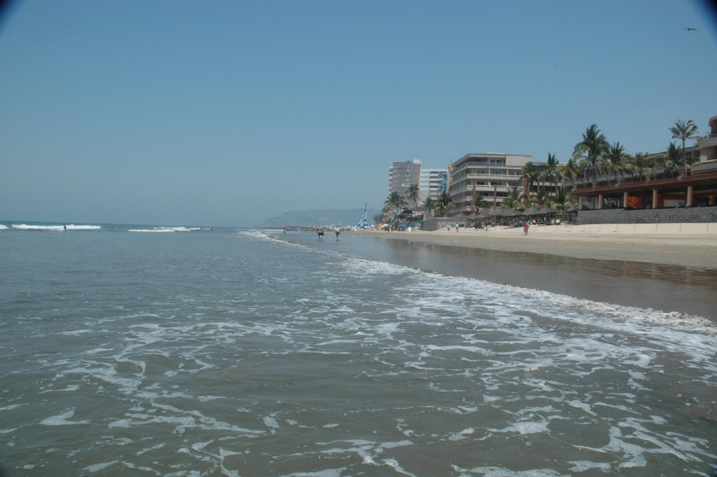 [mazatlan_beach_mexico.jpg]