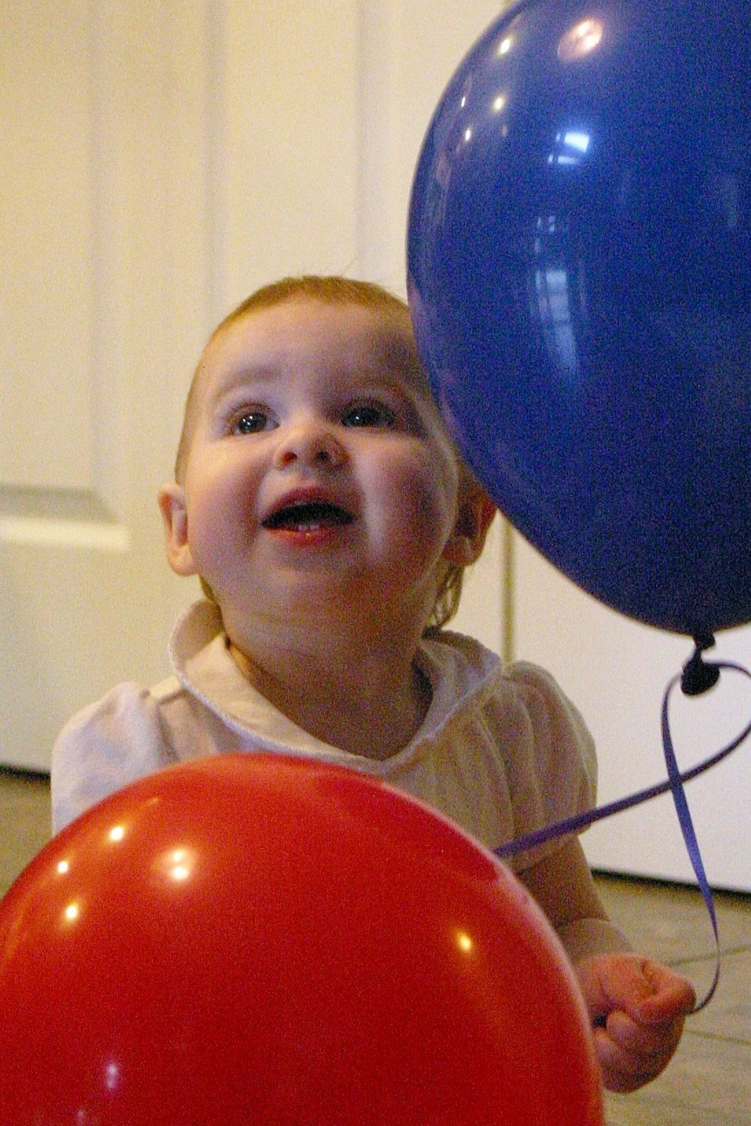 [josie+with+balloons.jpg]