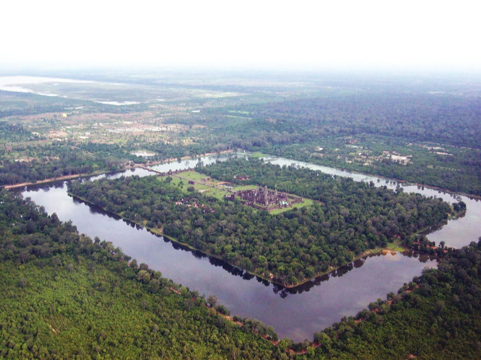 [Angkor-Wat-from-the-air.jpg]