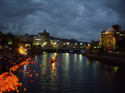 [Peace+Ceremony+-+lanterns+whole+river.jpg]