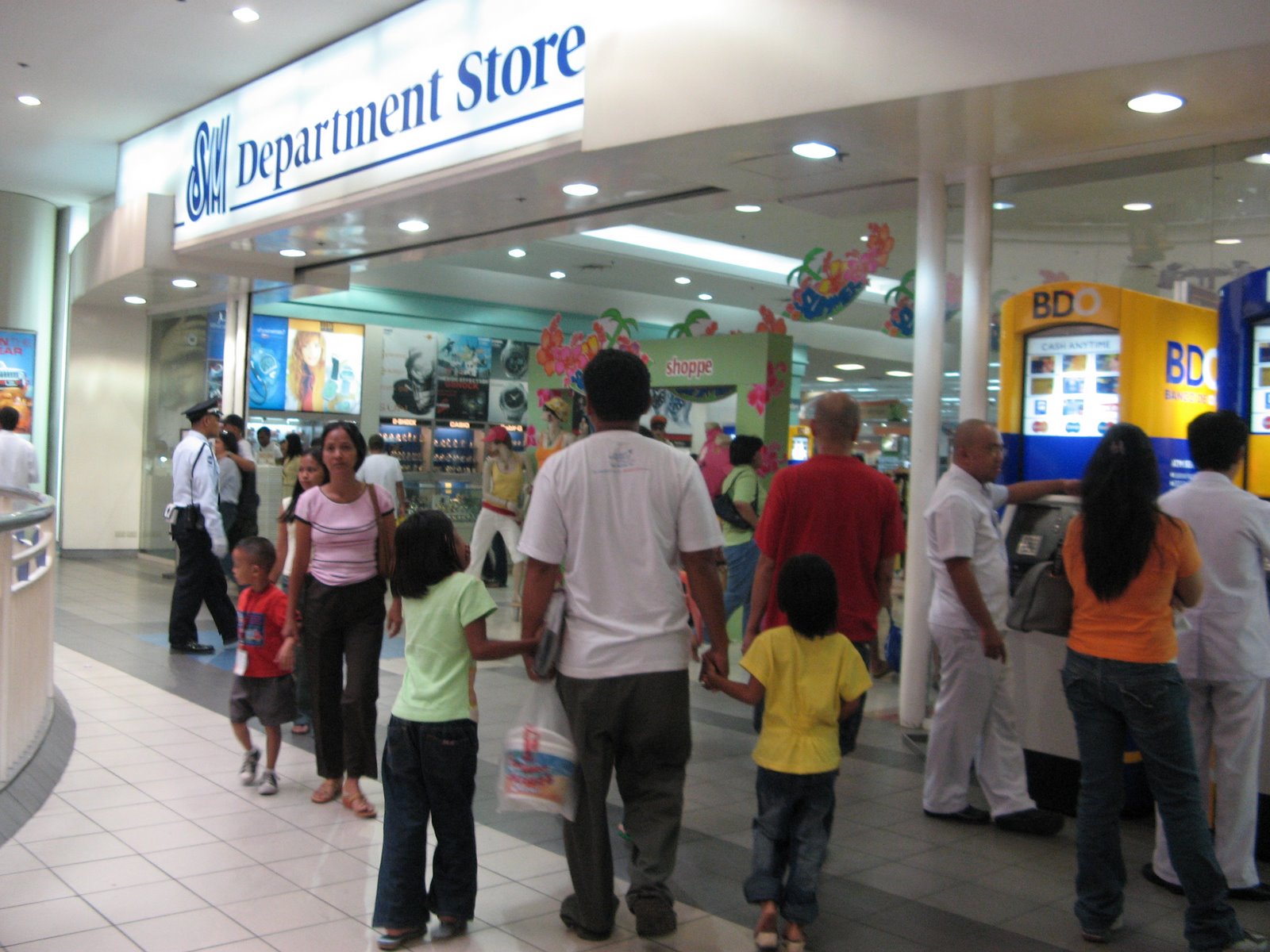 [Sponsored+family+goes+to+the+mall+for+Easter+distribution+gifts.jpg]