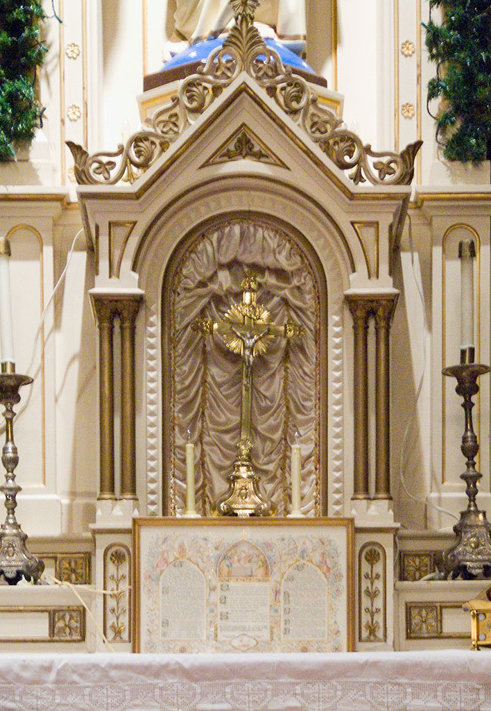 [Old+Saint+Ferdinand's+Shrine,+in+Florissant,+Missouri+-+tabernacle.jpg]