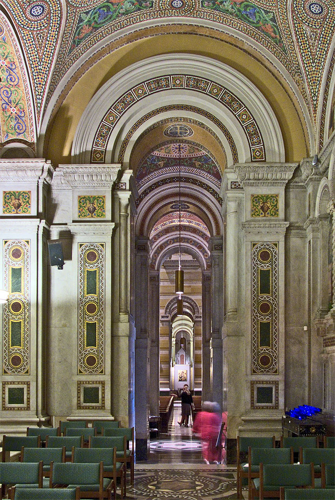 [Cathedral+Basilica+of+Saint+Louis,+in+Saint+Louis,+Missouri+-+Our+Lady's+Chapel+-+view+to+back.jpg]