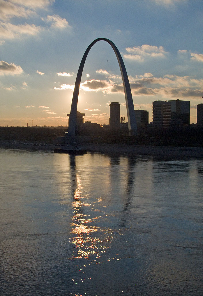 [Gateway+Arch,+in+Saint+Louis,+Missouri+-+view+from+Eads+Bridge+at+sunset.jpg]